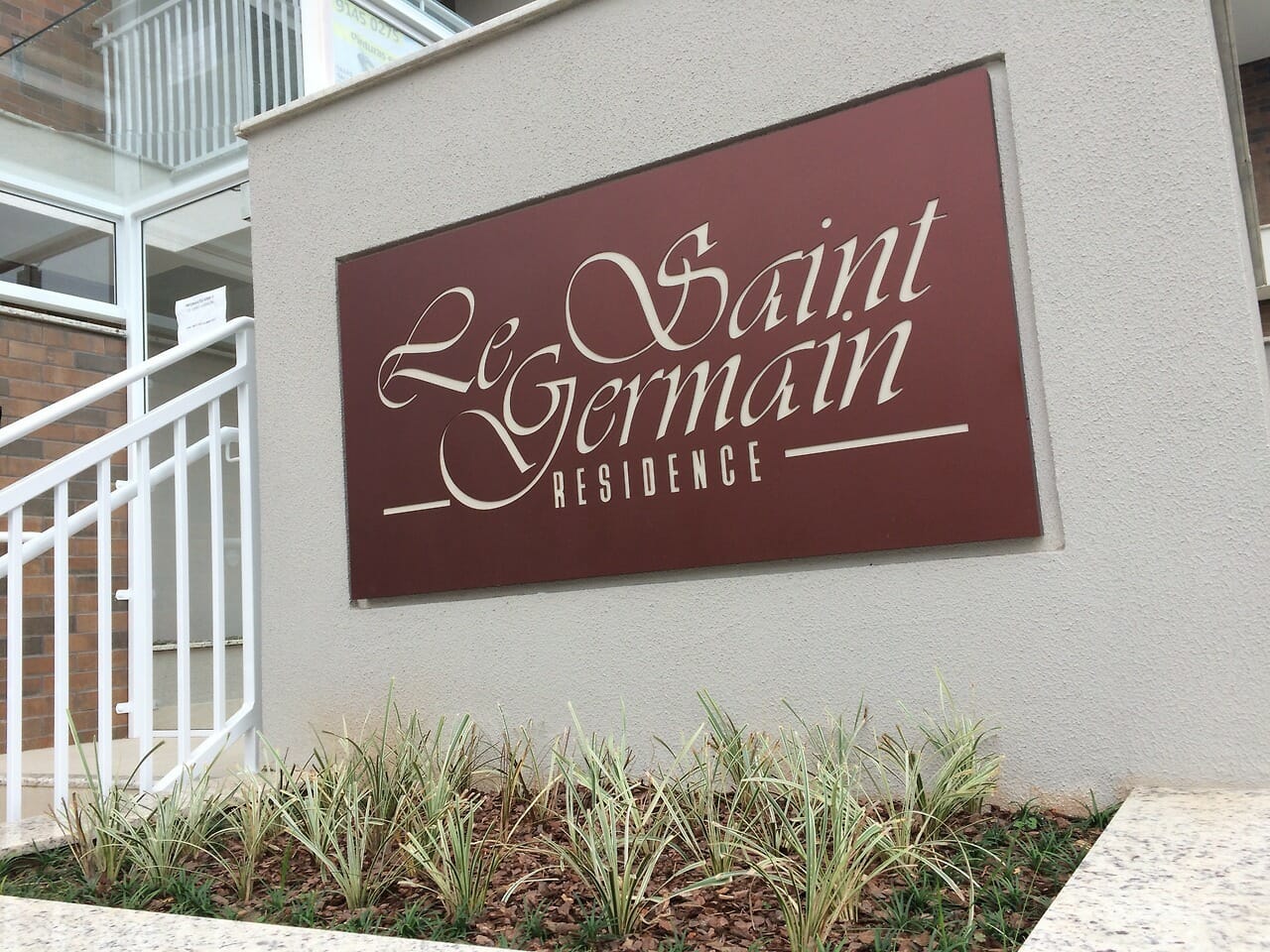 Letreiro em aço corten e inox dRG Soluções Comunicação Visual